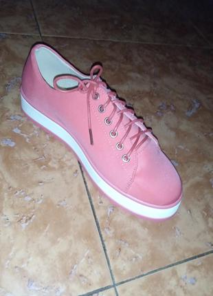 Нові сліпони. покупались на сайті bon prix. довжина устілки 24 см. насичений кораловий колір. без коробки.