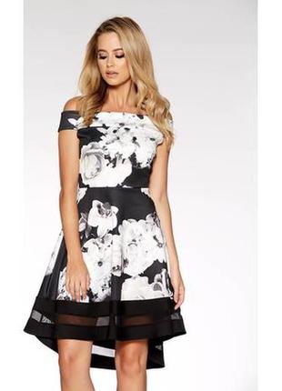 Quiz платье черное белое в цветочный принт ассиметрия с открытыми плечами новое1 фото