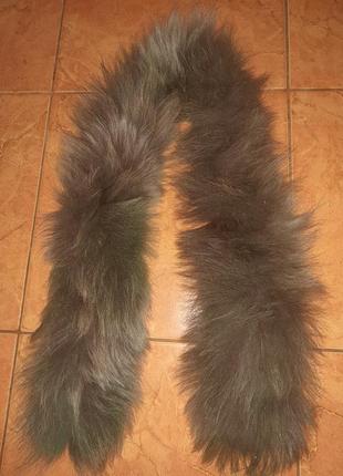 Воротник,опушка из натурального меха.