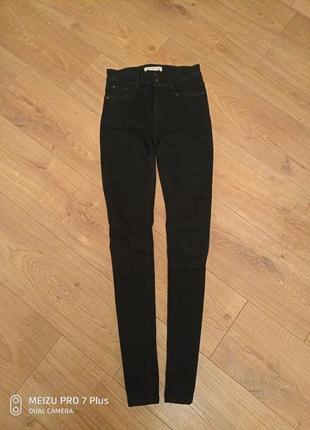 Чорні вузькі джинси