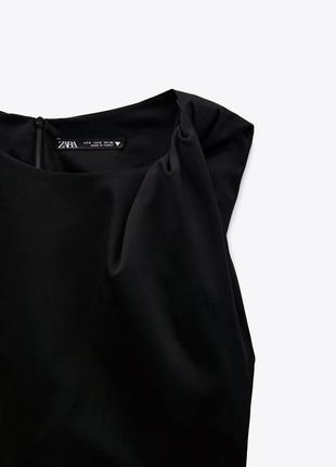 Маленька чорна міні сукня коротка з розрізом на талії маленькое черное мини платье короткое плаття с драппировкой драпіюванням3 фото