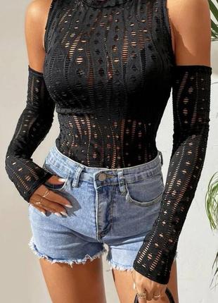 Топ топік кофта кофтинка водолазка чорний чорна кроп коротка короткий скорочена скорочений сітка сітчата сітчатий прозори відкриті оголені плечі