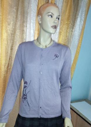 Кофта жіноча бузкового кольору.