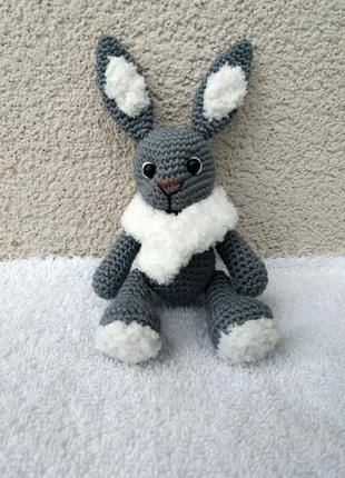 В"язаний кролик. символ нового року 2023