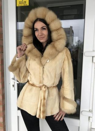 Норкова шуба з великим капюшоном з золотистого соболя