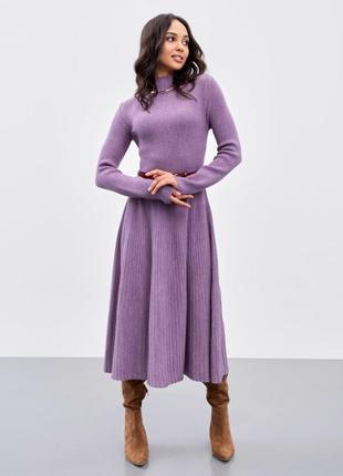 В'язана тепла елегантна фіолетова бузкова сукня-міді з плісированою спідницею2 фото