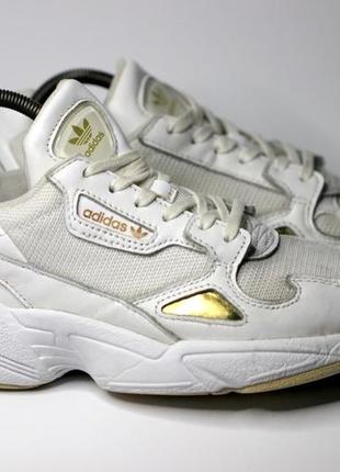 Стильні кросівки