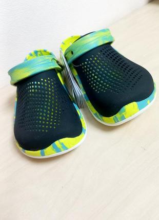 В наличии новые фирменные crocs literide ride 360 / крокс / 38 39 / в наявності нові фірмові crocs чорні  / чорные с голубым кроксы / оригинал  /3 фото