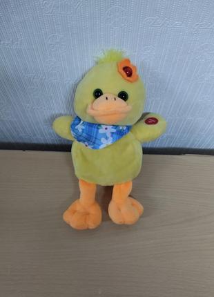 Качечка співає пісню, світиться квіточка