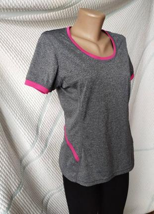 Фірмова футболка для спорту