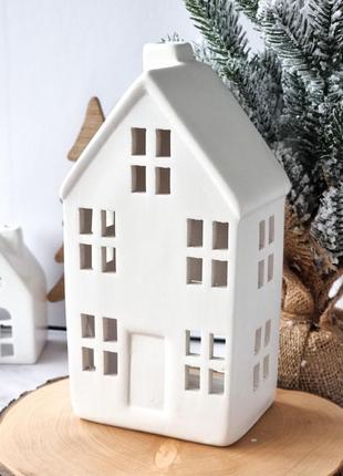 Білий керамічний різдвяний будиночок підсвічник