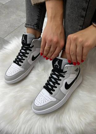 Жіночі кросівки nike air jordan 1 high gray black2 фото