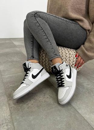 Жіночі кросівки nike air jordan 1 high gray black3 фото