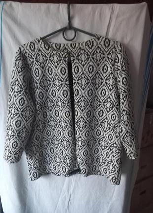 Жіночий  піджак.