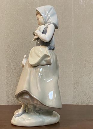 Фарфоровая статуэтка lladro «девушка с голубями».3 фото