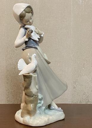 Фарфоровая статуэтка lladro «девушка с голубями».6 фото