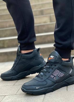 Шкіряні зимові теплі кросівки
nike air 270 black6 фото