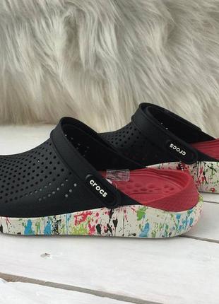 Crocs literide clog black кроксы женские сабо черные кляксы цветная подошва