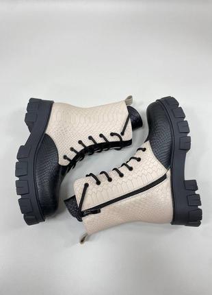 Кожаные базовые стильные ботинки кожа с тиснением под рептилию цвет по выбору9 фото