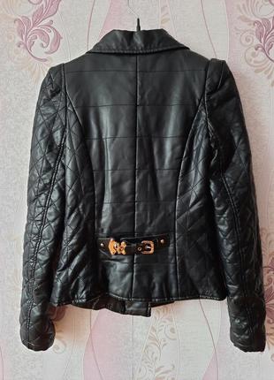 Черная кожаная (pu) утипленная куртка косуха на синтепоне с натуральным мехом6 фото