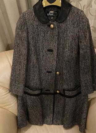Твидовое пальто с кожаными вставками3 фото