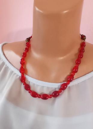 Женское красное  ожерелье из чешских  бусин4 фото