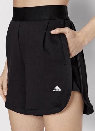 Спортивные свободные удлиненные шорты адидас черные adidas с высокой посадкой2 фото