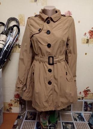 Плащ пальто куртка бежевого кольору з ремінцем поясом ременем ременем жіночий1 фото