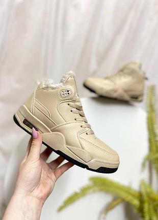 Женские зимние кроссовки