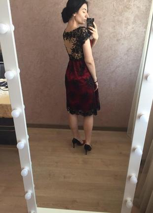 Шикарное вечернее, выпускное платье миди бордового цвета в бисер с кружевом