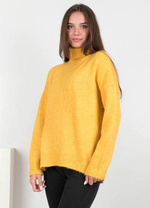Женский теплый свитер с горлом3 фото