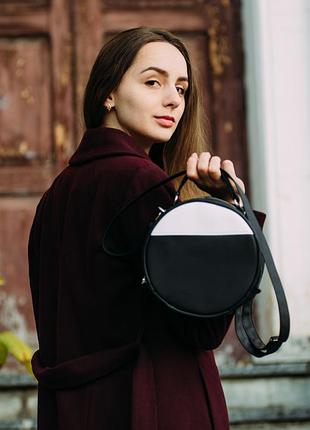Женская круглая сумка sambag bale черная с белым