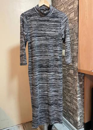 Плаття облягаюче