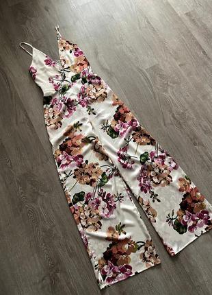 Яскравий ошатний комбінезон сукня у квітковий принт від missguided