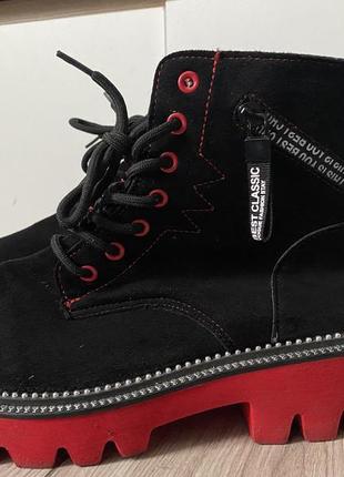 Жіночі ботінки