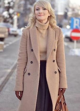 Бежеве пальто zara