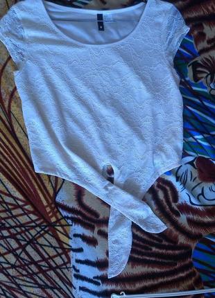 Укороченая футболка на завязках divided