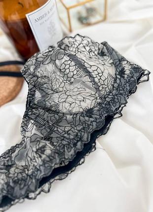 Гарний комплект білизни з вишивкою, м'який ліф на кісточках та трусики, красива білизна