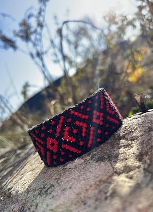 Плетений браслет фенічка патріотичний червоно-чорний