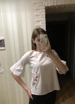 Женская блузка с вышивкой2 фото