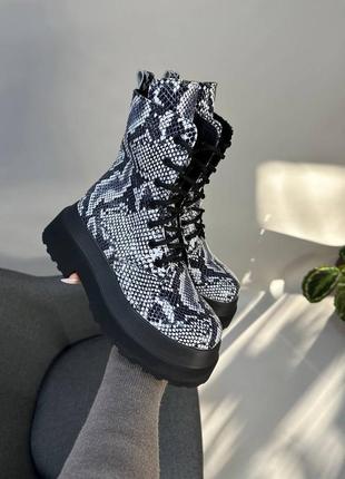 Дизайнерские стильные ботинки с кожи с тиснением цвет по выбору
