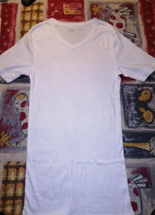 Біла футболка