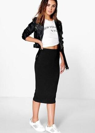 Гарна трикотажна фактурна чорна спідничка-олівець