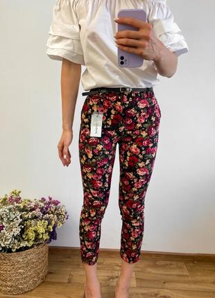 Жіночі брюки в квітковий принт2 фото
