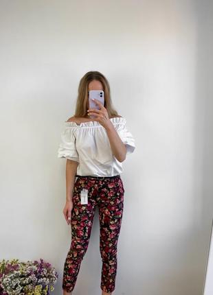Жіночі брюки в квітковий принт4 фото