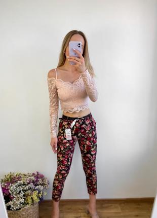 Жіночі брюки в квітковий принт8 фото