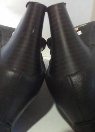 Шкіряні демісезонні чоботи від бренду boden, р.39 код v39437 фото