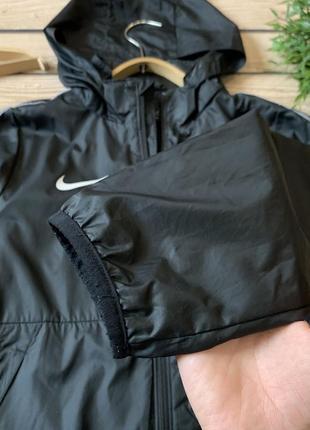 Крута вітровка мастерка плащівка найк nike чорна спортивна легка куртка оригінал брендова5 фото