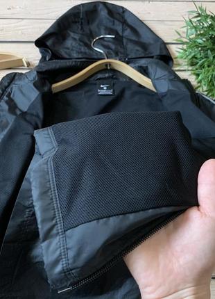 Крута вітровка мастерка плащівка найк nike чорна спортивна легка куртка оригінал брендова7 фото