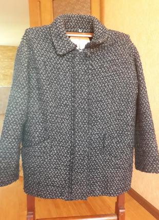 Пальто демісезонне.